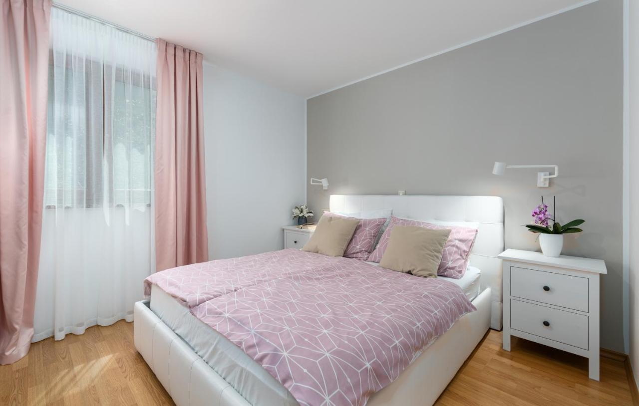 Apartments Villa Ana Porec Exterior photo